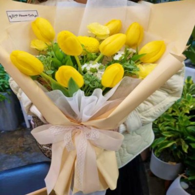 노랑 튤립 꽃다발